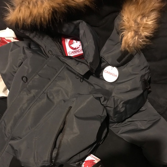 CANADA COATS SIZE XL *NEW* - Picture 2 of 4